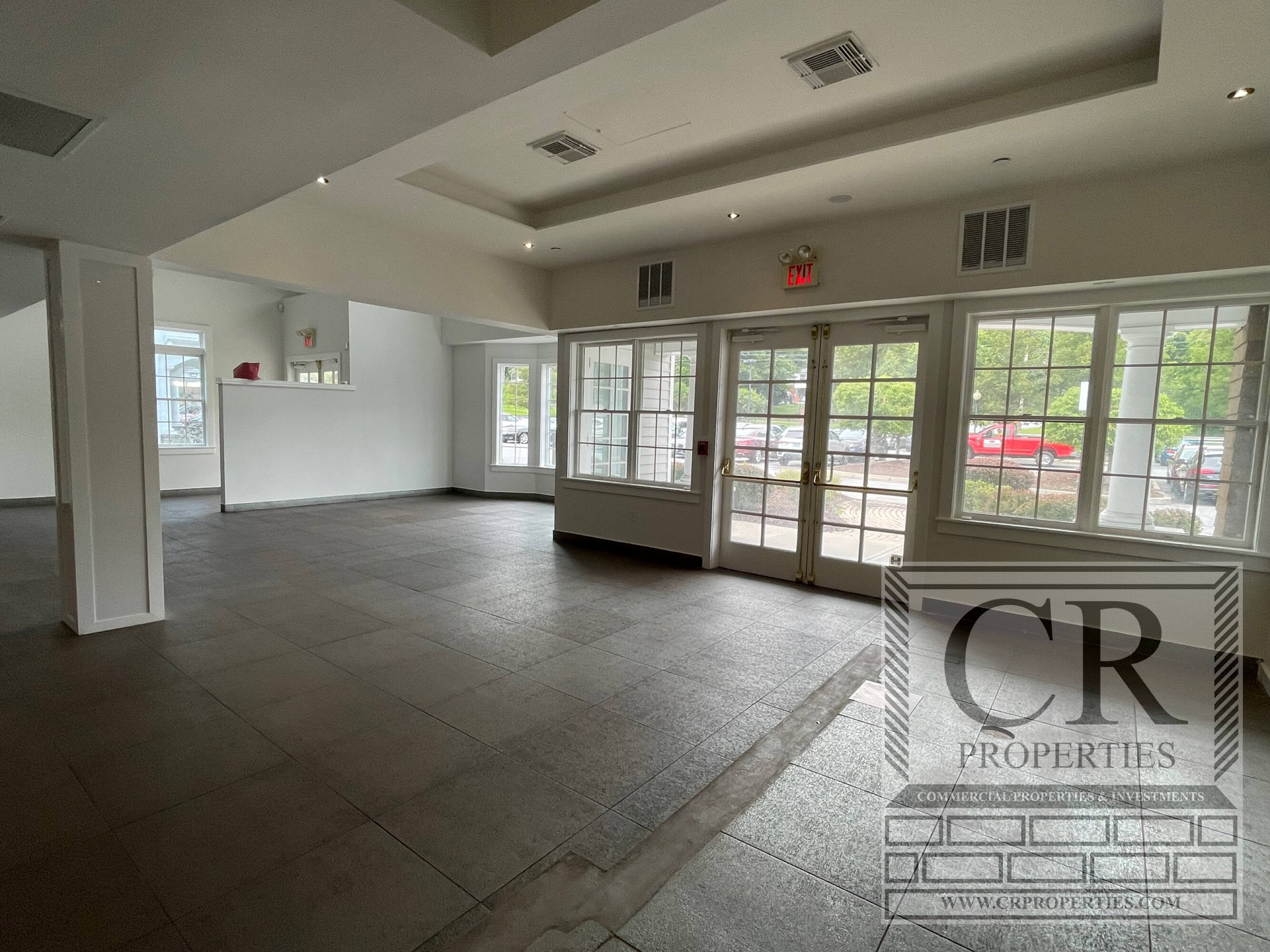 Arlington Square For Lease: 2,400 SF